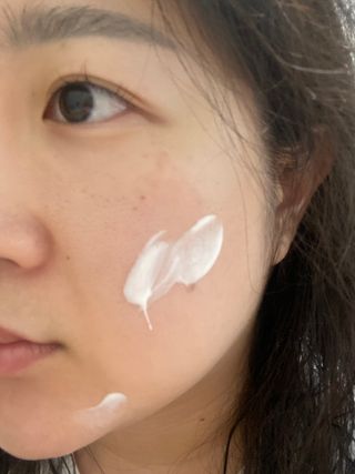 [스킨1004] 마다가스카르 센텔라 히알루-시카 워터핏 선세럼 50ml — 5점을 준 리뷰어가 2024년 5월 올린 사용 사진