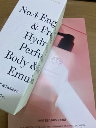 줄라이 모닝 _ JULY MORNING 줄라이모닝 하이드레이팅 퍼퓸드 바디앤핸드 에멀젼 — 5점을 준 리뷰어가 2021년 9월 올린 사용 사진