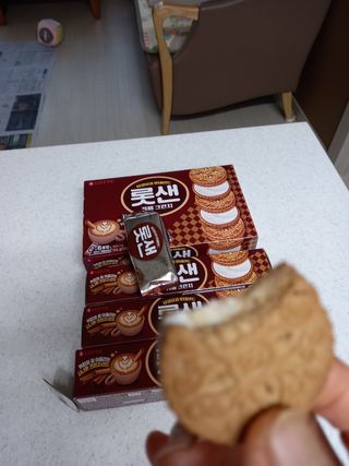 롯데제과 롯샌 카페크런치 — 5점을 준 리뷰어가 2021년 10월 올린 사용 사진