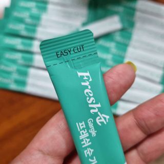 에프에이치아이코리아 Fresh순 프로폴리스 무알콜 일회용 가글 11ml 10개입 — 5점을 준 리뷰어가 2021년 5월 올린 사용 사진