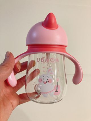 유비맘 트라이탄 코니빨대컵_컬러 랜덤 발송 — 5점을 준 리뷰어가 2021년 3월 올린 사용 사진