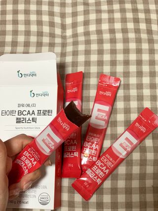 [인디닥터] 타이탄 BCAA 프로틴 젤리스틱 — 4점을 준 리뷰어가 2022년 4월 올린 사용 사진