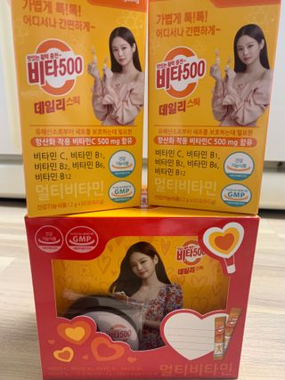 광동생활건강 [제니에디션] 비타500데일리스틱 gift set 60포+제니굿즈 3종+쇼핑백 — 5점을 준 리뷰어가 2021년 11월 올린 사용 사진