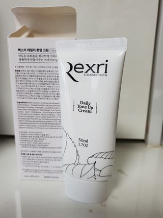 렉스리 데일리 톤업 크림 Rexri Daily Tone Up Cream — 4.5점을 준 리뷰어가 2022년 11월 올린 사용 사진