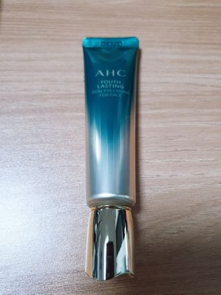 [NEW 탄력유턴 아이크림] AHC 유스 래스팅 리얼 아이크림 포 페이스 — 5점을 준 리뷰어가 2021년 2월 올린 사용 사진