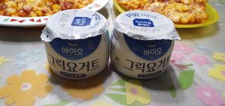 매일바이오 그릭요거트 오리지널 플레인 4개, 로스터리 커피믹스 4개 — 5점을 준 리뷰어가 2021년 12월 올린 사용 사진