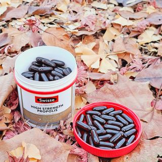 Swisse 스위스 고함량 프로폴리스 2,000mg 210정 — 5점을 준 리뷰어가 2021년 12월 올린 사용 사진