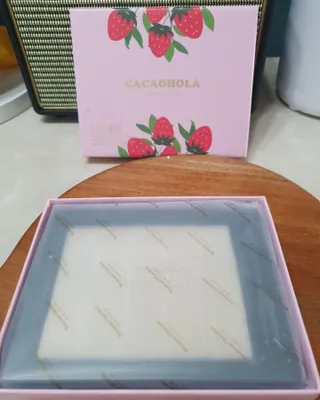 연말/새해선물 딸기 초콜릿 종착역, 건딸기가 상큼하게 씹히는 카카올라 딸기생초콜릿 — 5점을 준 리뷰어가 2021년 10월 올린 사용 사진