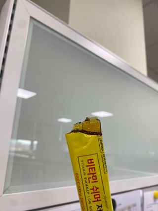자연에온 경남제약 비타민 쉬머 저분자콜라겐 20g x 30포 — 5점을 준 리뷰어가 2021년 12월 올린 사용 사진