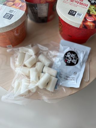 나우  [요리궁리] B타입 ( 매콤, 치즈, 매콤까르보 ) 꽃떡볶이 6개입 세트 — 5점을 준 리뷰어가 2025년 3월 올린 사용 사진