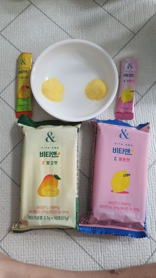 비타앤C 레몬맛, 망고맛 — 5점을 준 리뷰어가 2021년 4월 올린 사용 사진