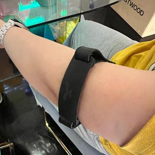 NAROO 스너그그랩 SE1 가볍고 통기성 좋은 엘보 팔꿈치 보호대 — 5점을 준 리뷰어가 2023년 4월 올린 사용 사진