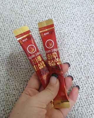 힘내라김홍삼 하루홍삼정스틱 10g x 10포 — 5점을 준 리뷰어가 2021년 5월 올린 사용 사진