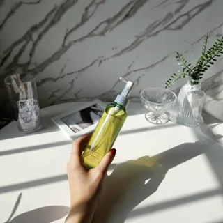 스킨큐어 산다화 순한 클렌징 동백 오일 200ml — 5점을 준 리뷰어가 2023년 4월 올린 사용 사진