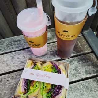 [레인드랍 커피 본점] 음료 2잔 + 디저트와플 or 샌드위치 — 5점을 준 리뷰어가 2021년 10월 올린 사용 사진