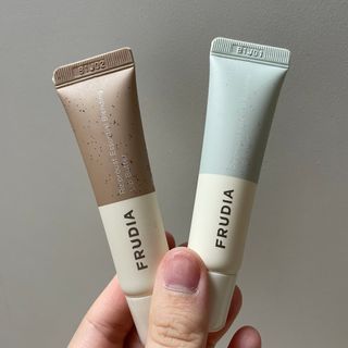 [후르디아] 올리브영 착한보습 비건 립버터 2종 — 5점을 준 리뷰어가 2022년 2월 올린 사용 사진