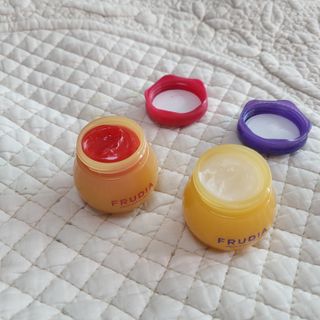 [후르디아] 올리브영 꿀과즙 립밤 2종 (블루베리/석류) — 5점을 준 리뷰어가 2022년 11월 올린 사용 사진
