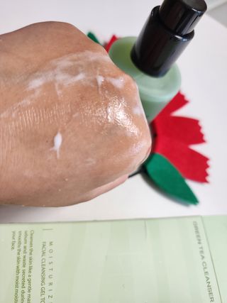 프리마인 메이크업과 들뜨는 각질까지 한방에 깐달걀로! 순하기까지한 셀베이스 그린티클렌저(200ml) — 4점을 준 리뷰어가 2023년 5월 올린 사용 사진