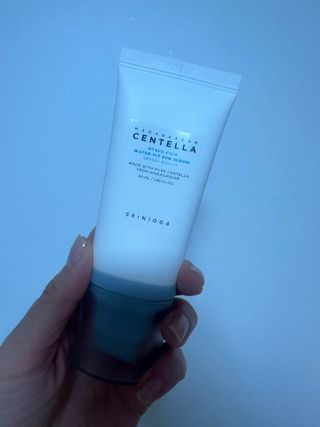 [스킨1004] 마다가스카르 센텔라 히알루-시카 워터핏 선세럼 50ml — 5점을 준 리뷰어가 2024년 5월 올린 사용 사진