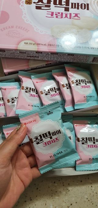 롯데제과 찰떡파이 크림치즈 — 5점을 준 리뷰어가 2021년 6월 올린 사용 사진