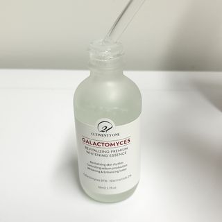 오투에니원 갈락토미세스 리바이탈라이징 프리미엄 화이트닝 에센스 50ml — 3.5점을 준 리뷰어가 2022년 12월 올린 사용 사진
