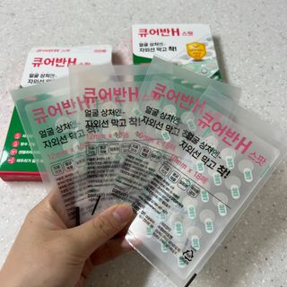 [큐어반H 스팟] 자외선 99프로 차단되는 스틱타입 스팟밴드(1팩 / 66매입) — 5점을 준 리뷰어가 2022년 12월 올린 사용 사진