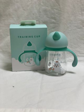 유비맘 트라이탄 코니빨대컵_컬러 랜덤 발송 — 5점을 준 리뷰어가 2021년 3월 올린 사용 사진