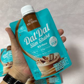 달달슬림쉐이크 [블로그]달달슬림 맛있는 단백질 쉐이크 파우치 다이어트 식사대용 프로틴 파우더 보충제 — 5점을 준 리뷰어가 2025년 10월 올린 사용 사진