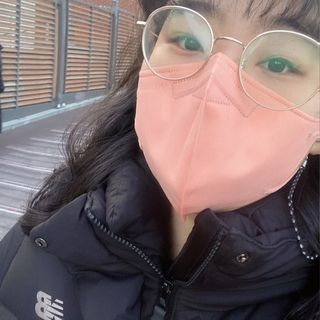 애니가드 셋업마스크 4컬러 각 10매입 [크리미베이지, 캐시미어로즈, 초콜렛브라운, 미드나잇네이비] — 3점을 준 리뷰어가 2022년 2월 올린 사용 사진