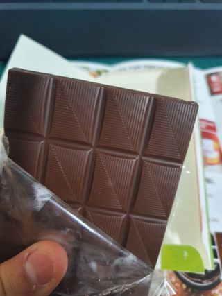 당류2g 자일리톨로 단맛을낸 슈카 퓨어비건 무설탕초콜릿 Xucker vegan 2개입 — 5점을 준 리뷰어가 2021년 4월 올린 사용 사진