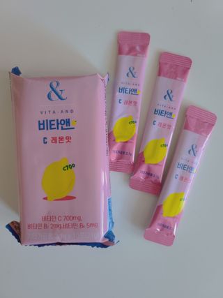 비타앤C 레몬맛, 망고맛 — 5점을 준 리뷰어가 2021년 5월 올린 사용 사진