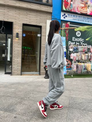 MAPLESYRUPFACTORY 메이플 피그먼트 맨투맨 8.COL — 4점을 준 리뷰어가 2023년 4월 올린 사용 사진