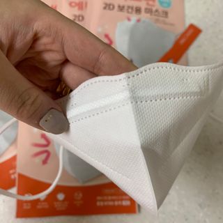 [에버그린] 2D 새부리형 KF80 중형 화이트 25매 — 5점을 준 리뷰어가 2021년 8월 올린 사용 사진