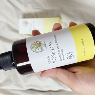 라라로즈데이 시즌2 여성청결제 200ml 아로마 페미민 클렌저, 독일더마인증 — 5점을 준 리뷰어가 2021년 9월 올린 사용 사진