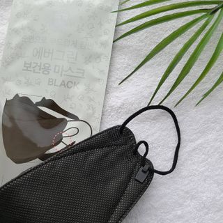 에버그린 순면 끈조절 KF80 마스크 - 화이트/블랙 컬러 대형 - 10매 — 5점을 준 리뷰어가 2021년 7월 올린 사용 사진