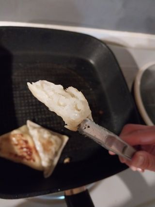 (주)성경순만두 곤약만두.콘치즈만두,삼각당면만두,당면 야끼만두,대구전통 납작만두,떡뽁이 매콤소스,달콤소스 — 5점을 준 리뷰어가 2023년 4월 올린 사용 사진