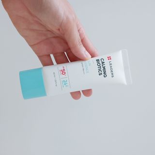 리더스코스메틱 리더스 카밍 바이오틱스 선 에센스 SPF 50+ PA++++ — 3점을 준 리뷰어가 2022년 7월 올린 사용 사진