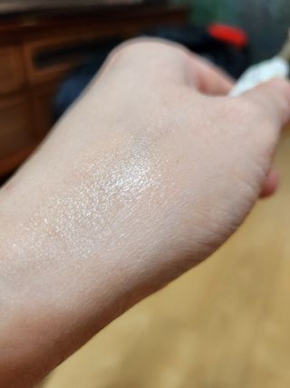 [후르디아] 올리브영 착한보습 비건 립버터 2종 — 5점을 준 리뷰어가 2023년 1월 올린 사용 사진