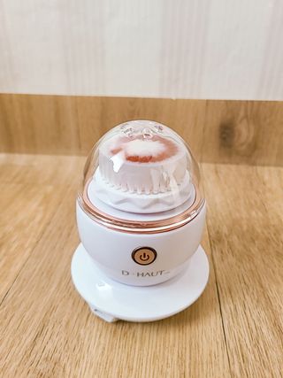 디하우트 랩 디하우트랩 클렌징 피부관리기 진동클렌저 실리콘+2종 인조모 브러시 — 5점을 준 리뷰어가 2021년 11월 올린 사용 사진