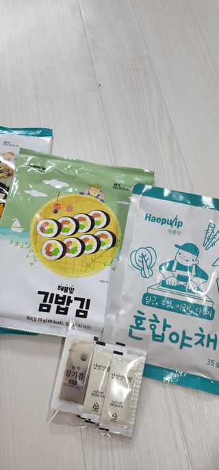 해풀잎 누구나 김밥*1ea [(혼합야채 35g *1ea,  김밥김 (5g, 5ea),  양념간장 (6g, 5ea), 참기름(5g, 2ea)] — 5점을 준 리뷰어가 2022년 7월 올린 사용 사진