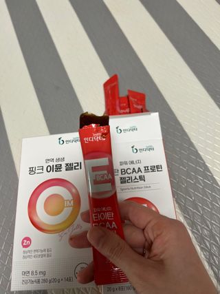 인디닥터 면역 생생 핑크 이뮨 젤리 + 타이탄 BCAA 프로틴 젤리스틱 — 4점을 준 리뷰어가 2022년 3월 올린 사용 사진