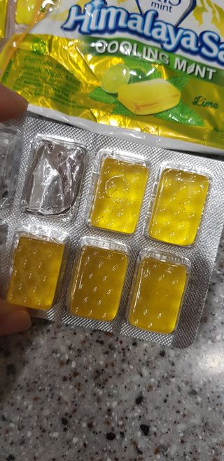 마요라 히말라야 솔트 캔디 2종-페퍼민트 맛, 라임민트 맛 — 5점을 준 리뷰어가 2022년 12월 올린 사용 사진