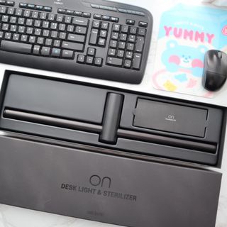TOMO GRAPHY 나 있을땐 환한 조명 나 없을땐 확실한 살균 ★ DESK LIGHT & STERILIZER [ON] ★ — 5점을 준 리뷰어가 2022년 1월 올린 사용 사진