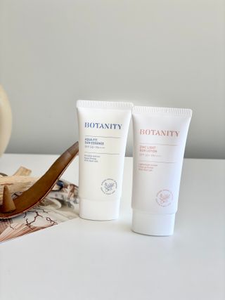 보타니티 촉촉수분자차 아쿠아핏 선 에센스 50ml + 보송톤업자차 징크 선 로션 50ml SPF50+ PA++++ (4/25) — 5점을 준 리뷰어가 2022년 5월 올린 사용 사진