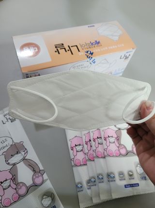 케이파이 나날마스크 [케이파이 나날] KF94 마스크 50매입 (개별포장) ,  여름에도 좋은 숨쉬기 편한 순수 국산 마스크 — 4점을 준 리뷰어가 2022년 7월 올린 사용 사진