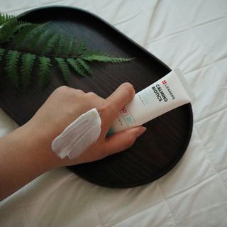 리더스코스메틱 리더스 카밍 바이오틱스 선 에센스 SPF 50+ PA++++ — 5점을 준 리뷰어가 2022년 8월 올린 사용 사진