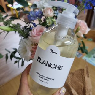 빅그린 니치 퍼퓸 바이옴바디워시 500ml(상탈, 블랙베리&베이, 블랑쉐 3종 중 택1) — 5점을 준 리뷰어가 2022년 7월 올린 사용 사진