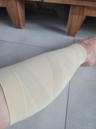 주식회사 땡스마이파트너 [구매평] 땡스마이레그 의료용 종아리압박밴드 다리붓기 혈액순환 압박스타킹 — 5점을 준 리뷰어가 2025년 4월 올린 사용 사진