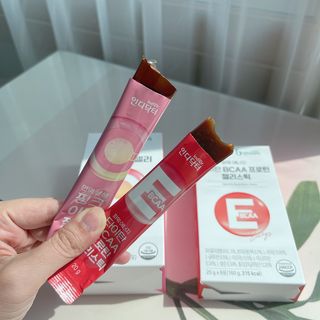 인디닥터 면역 생생 핑크 이뮨 젤리 + 타이탄 BCAA 프로틴 젤리스틱 — 5점을 준 리뷰어가 2022년 4월 올린 사용 사진