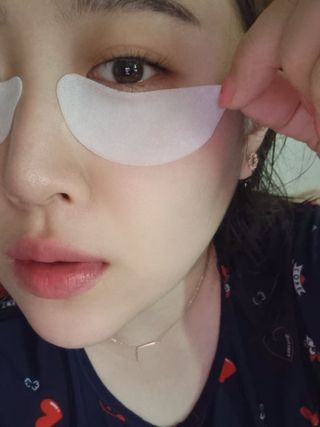 건강누리인터내셔날 레아라 다이아포스 슬리핑 아이패치 골드 & 물광 아이패치 [14회분/총 28매] — 5점을 준 리뷰어가 2022년 7월 올린 사용 사진